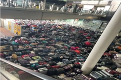 Piles of suitcases collapse at London's Heathrow Airport: A software prolglem caused thausends of  passengers to travel without their luggage, 