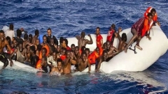 Großbritanniens Plan, Asylbewerber nach Ruanda auszufliegen, löst Empörung aus: LONDON – Großbritannien kündigte am Donnerstag ein Abkommen mit Ruanda an, um einige Asylsuchende Tausende von Kilometern in das ostafrikanische Land zu schicken – ein Plan, der angeblich Menschenschmuggler daran hindern würde, verzweifelte Migranten auf tückische Reisen über den Ärmelkanal zu schicken.