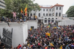 Revolution in Sri Lanka, the country's president in the Maldives: In crisis-ridden Sri Lanka, events are overturning: the previous president, Gotabaya Rajapaksa, is fleeing to the Maldives. His no less unpopular prime minister temporarily replaces him – and imposes a state of emergency and a curfew.